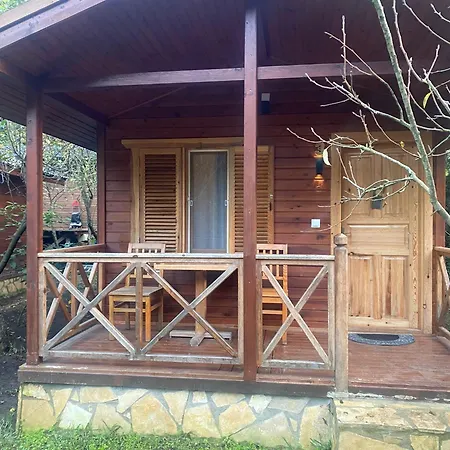 אתר קמפינג Bungalow אלאניה